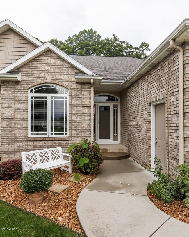 004-Front_Entrance-3280838-medium