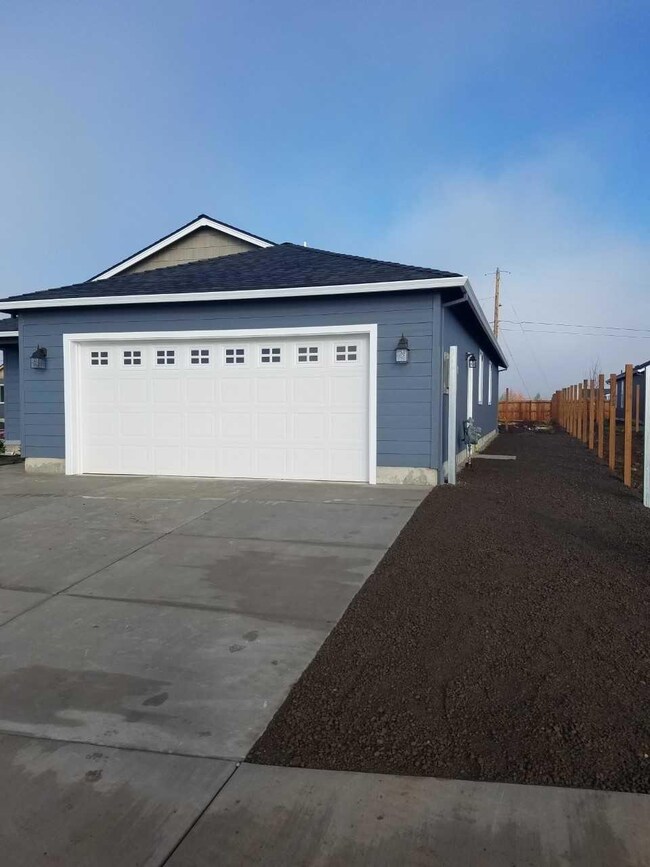 3847 Valley Meadows Dr, White City, OR 97503 - photo 3