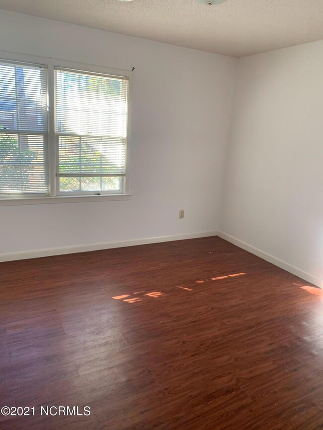 108 N Bickett St, Burgaw, NC 28425 - photo 7