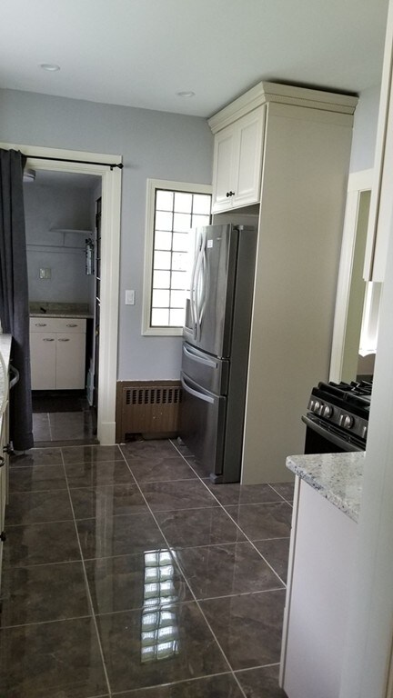 239 Madison Ave W, Holyoke, MA 01040 - photo 3