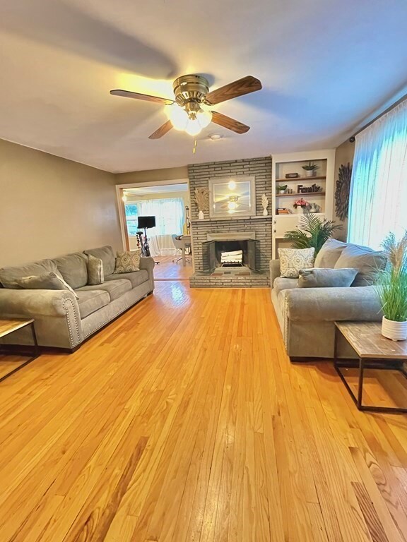 112 Laconia St, Springfield, MA 01129 - photo 2