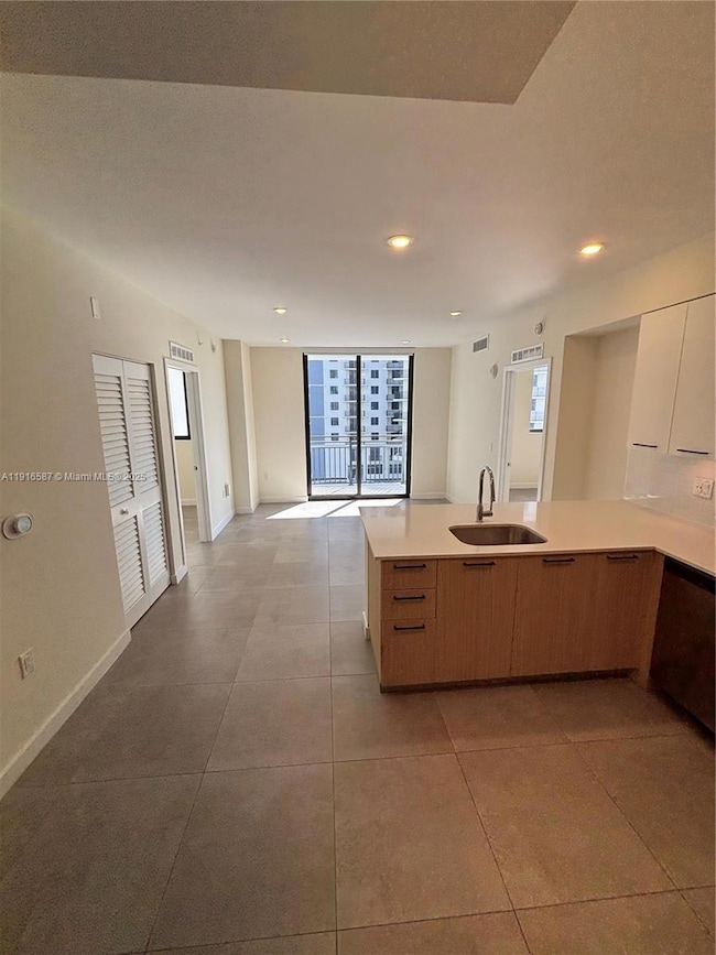 16395 Biscayne Blvd unit 1413, North Miami Beach, FL 33160 - photo 2