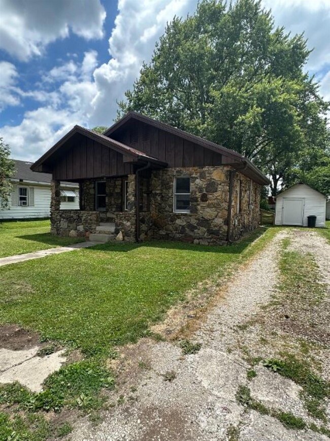 1155 A St SE, Linton, IN 47441 - photo 2