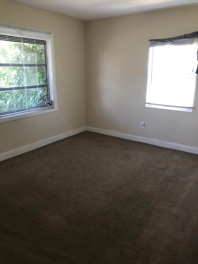 305 Cypress Dr unit 2, West Palm Beach, FL 33403 - photo 7