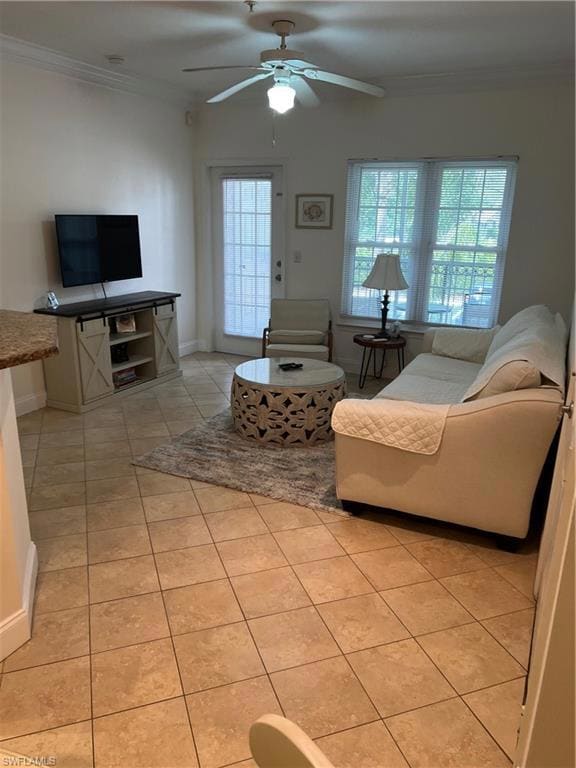Living area with ceiling fan, baseboards, ornament