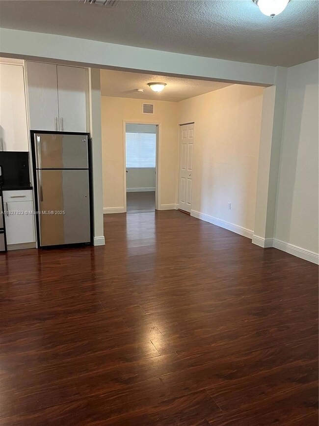KITCHEN/DINNING ROOM