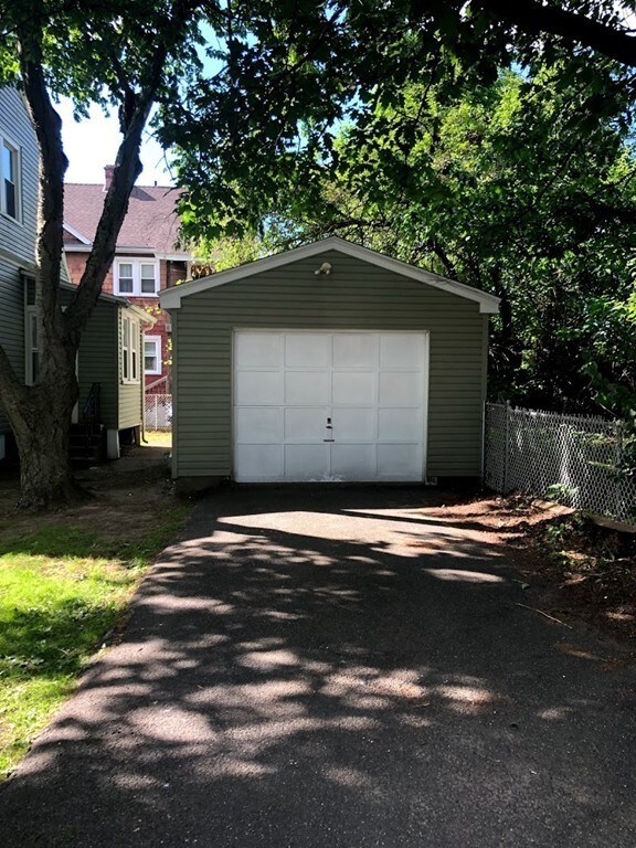 159 Maynard St, Springfield, MA 01109 - photo 3