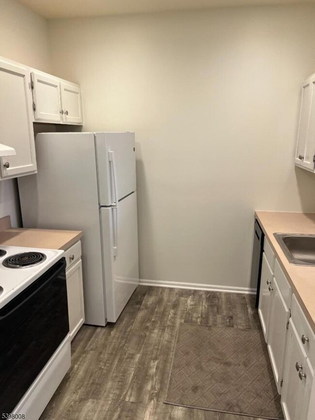 7321 Richmond Rd unit 321, West Milford, NJ 07480 - photo 3