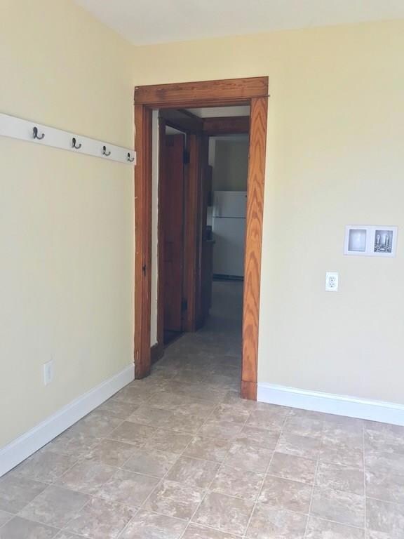 Entrance with washer dryer hook-up