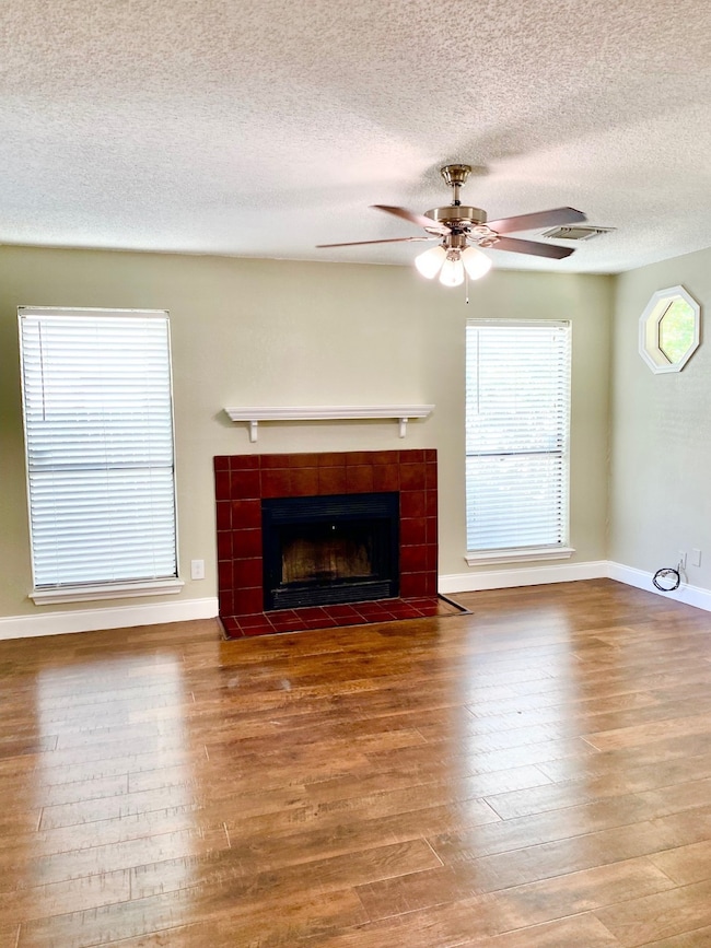 2610 Isbella Dr, Grand Prairie, TX 75052 - photo 2