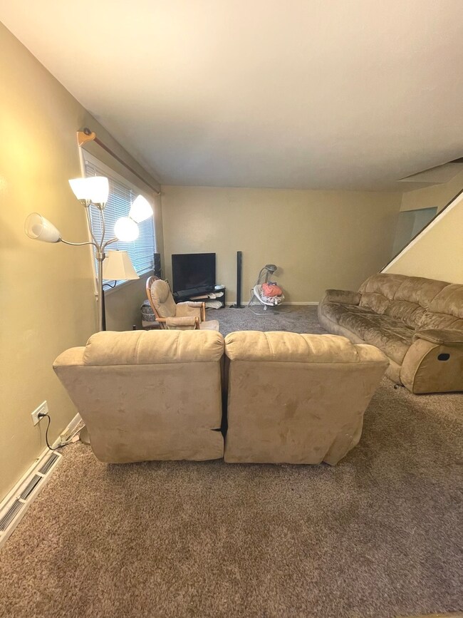 1296 Prairie Ave unit B, Glendale Heights, IL 60139 - photo 4