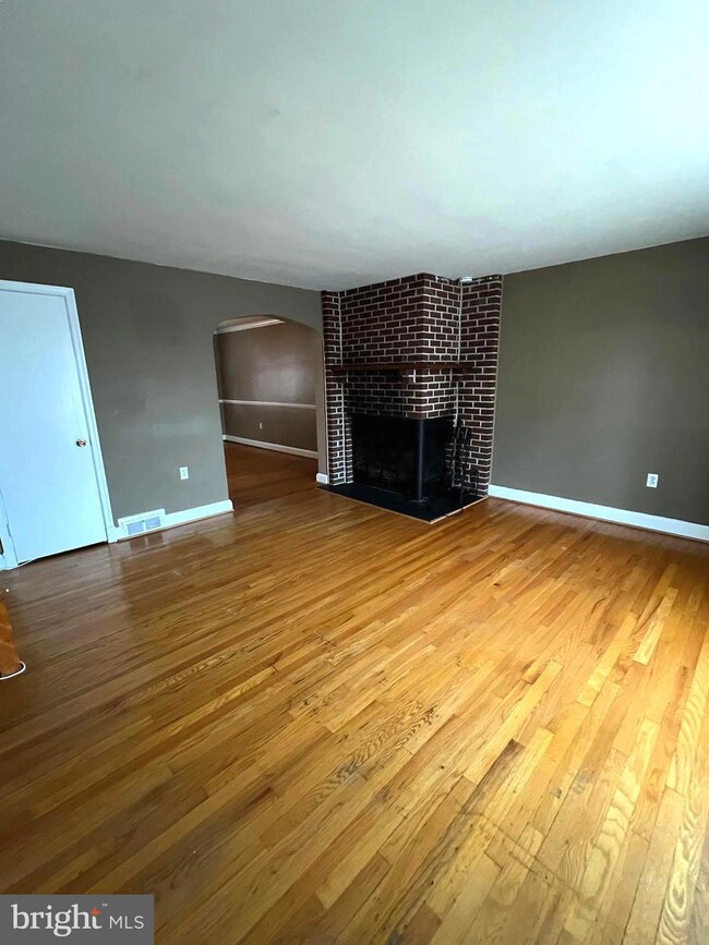 5622 Braxfield Rd, Halethorpe, MD 21227 - photo 2