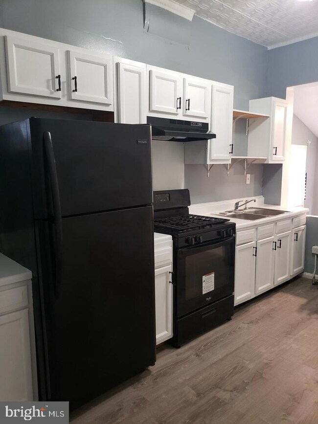 810 Appleton St, Baltimore, MD 21217 - photo 6