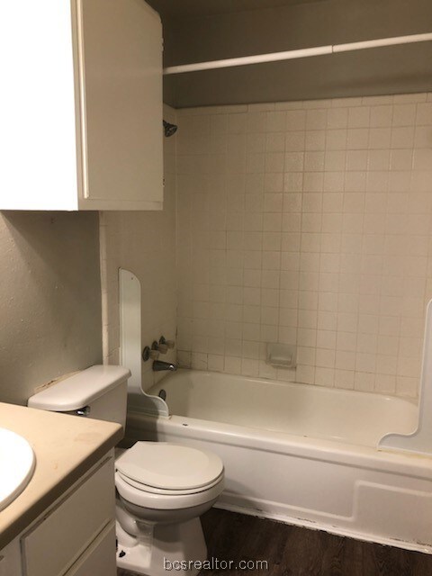 803 Autumn Cir unit D, College Station, TX 77840 - photo 5