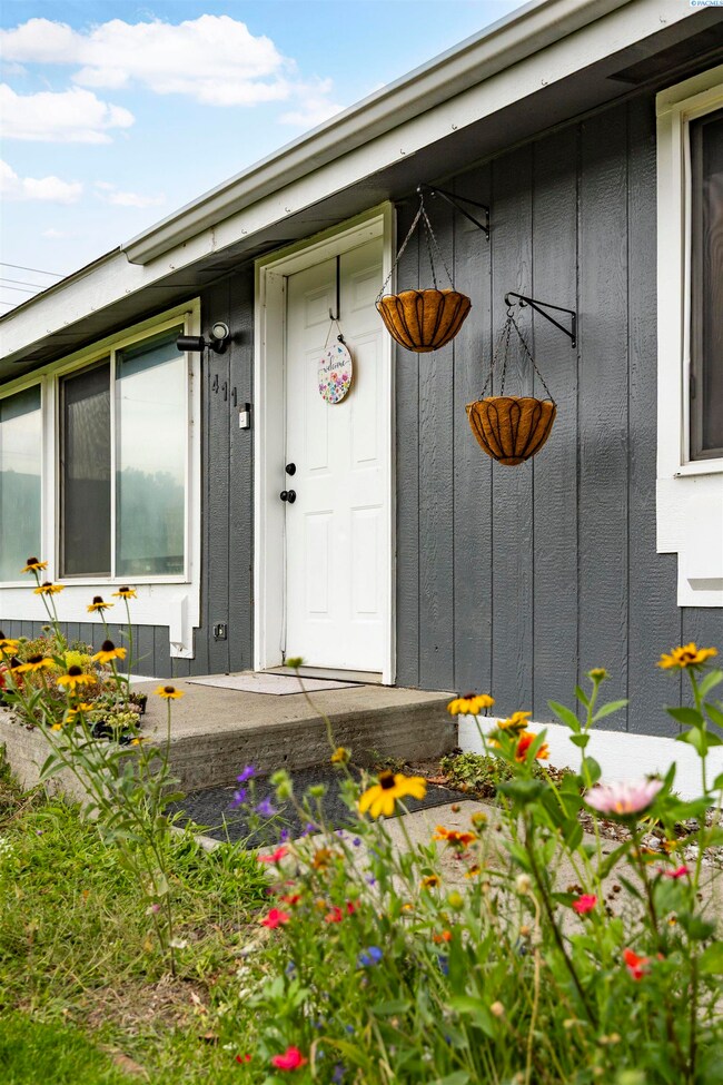 411 N Ephrata Ave, Connell, WA 99326 - photo 3