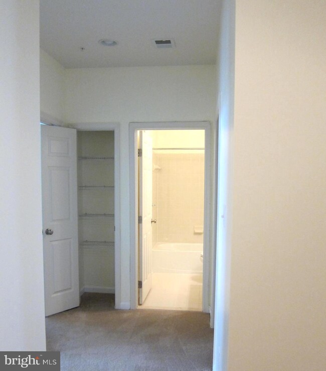 7536 Stoney Run Dr unit 7536A, Hanover, MD 21076 - photo 5