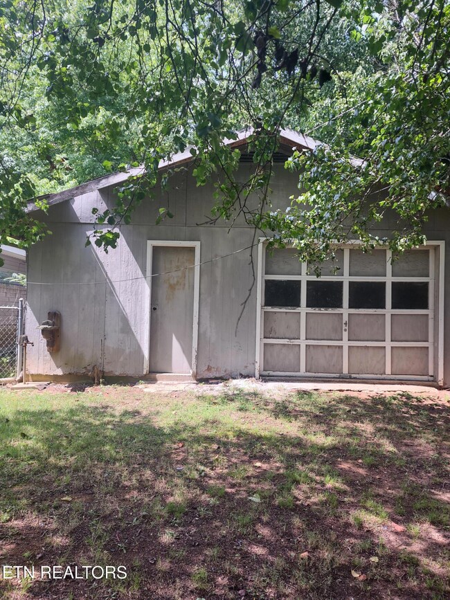 1954 Bluff Rd, Harriman, TN 37748 - photo 5