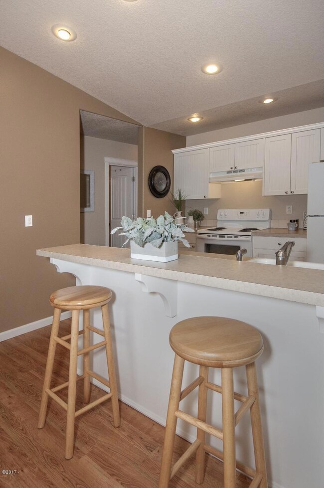 527 SE Neptune Ave, Lincoln City, OR 97367 - photo 7