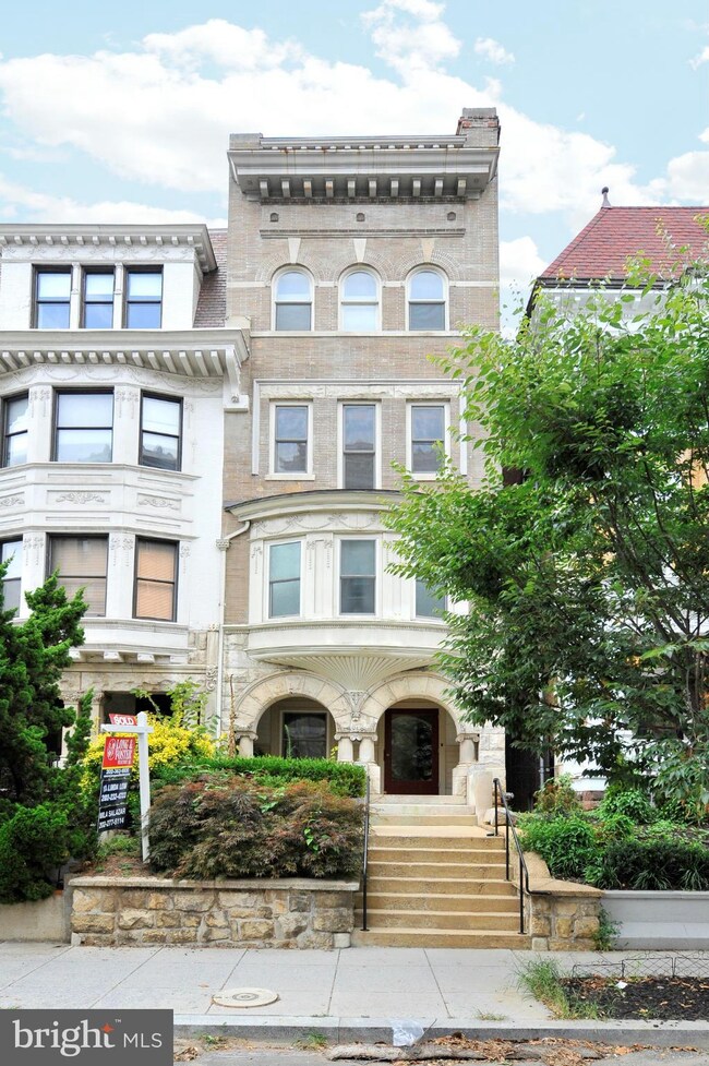 2011 Columbia Rd NW unit 4, Washington, DC 20009 - photo 2