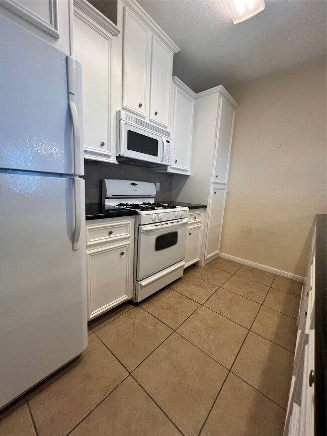 Includes a refrigerator and a gas range with an ov