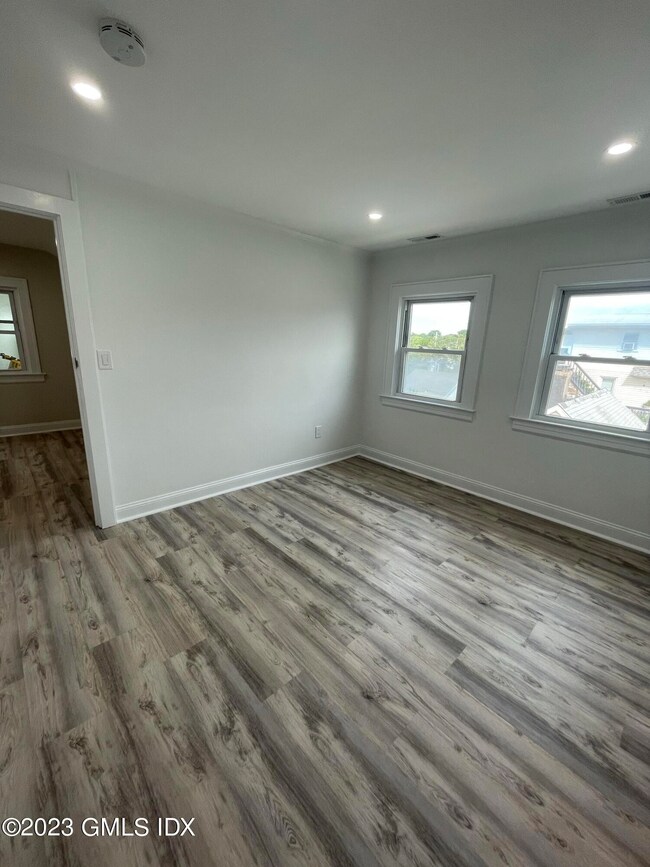 232 Ely Ave unit 3rd Floor, Norwalk, CT 06854 - photo 3