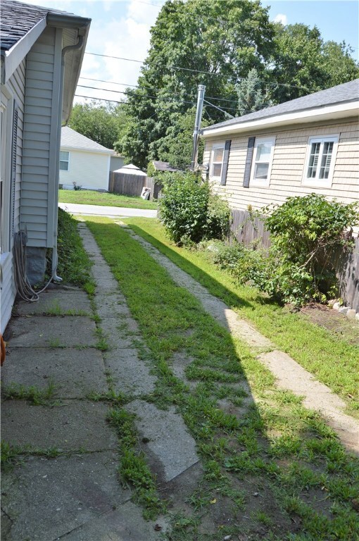 22 Fuller St, Warwick, RI 02889 - photo 2