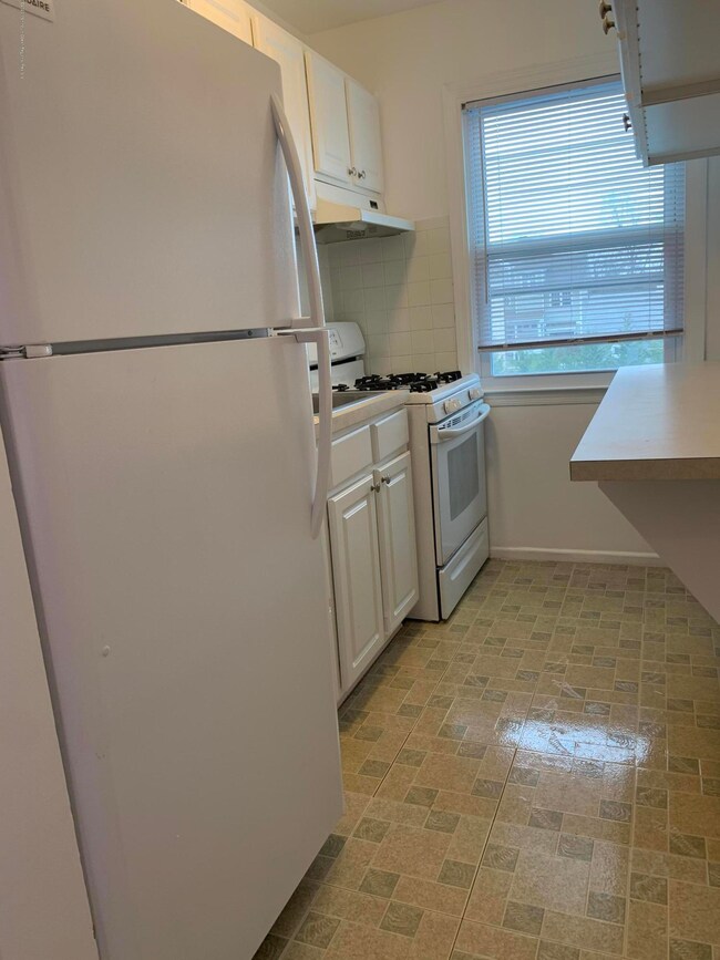 215 10th Ave unit 4B, Belmar, NJ 07719 - photo 4