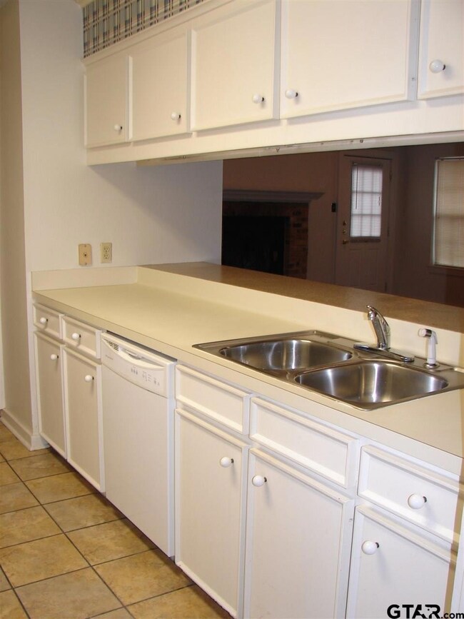 1719 Susan Dr, Tyler, TX 75703 - photo 3