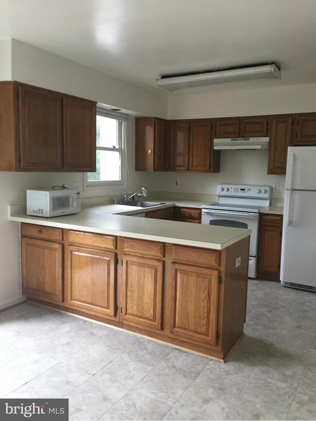 1555 Templeton Place, Rockville, MD 20852 - photo 3