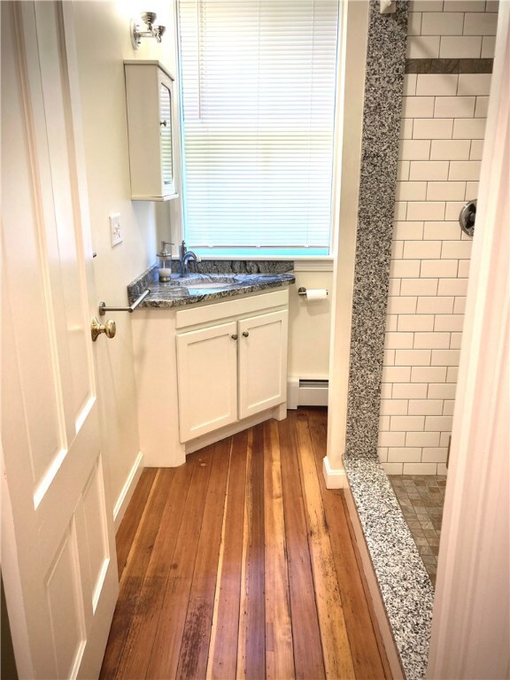 85 Child St unit 1st rear, Warren, RI 02885 - photo 4