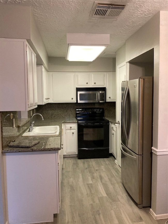 3918 Laura Leigh Dr, Friendswood, TX 77546 - photo 2