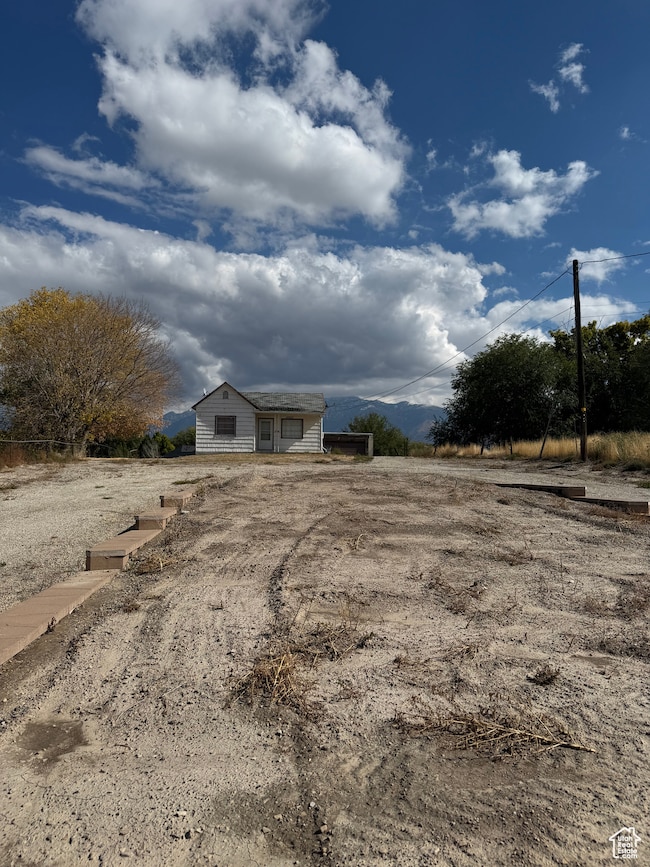 View of yard with a mountain view