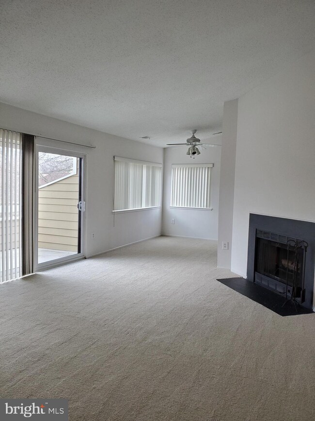 11043B Villaridge Ct, Reston, VA 20191 - photo 5