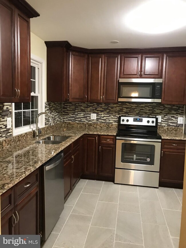 13340 Nickleson Dr, Woodbridge, VA 22193 - photo 4