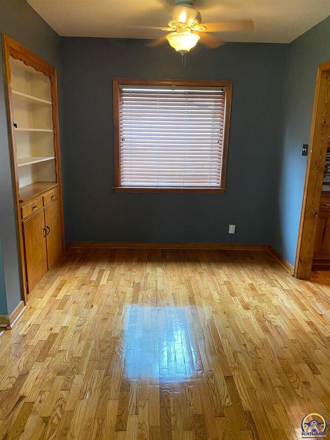 830 SW Cambridge Ave, Topeka, KS 66606 - photo 5