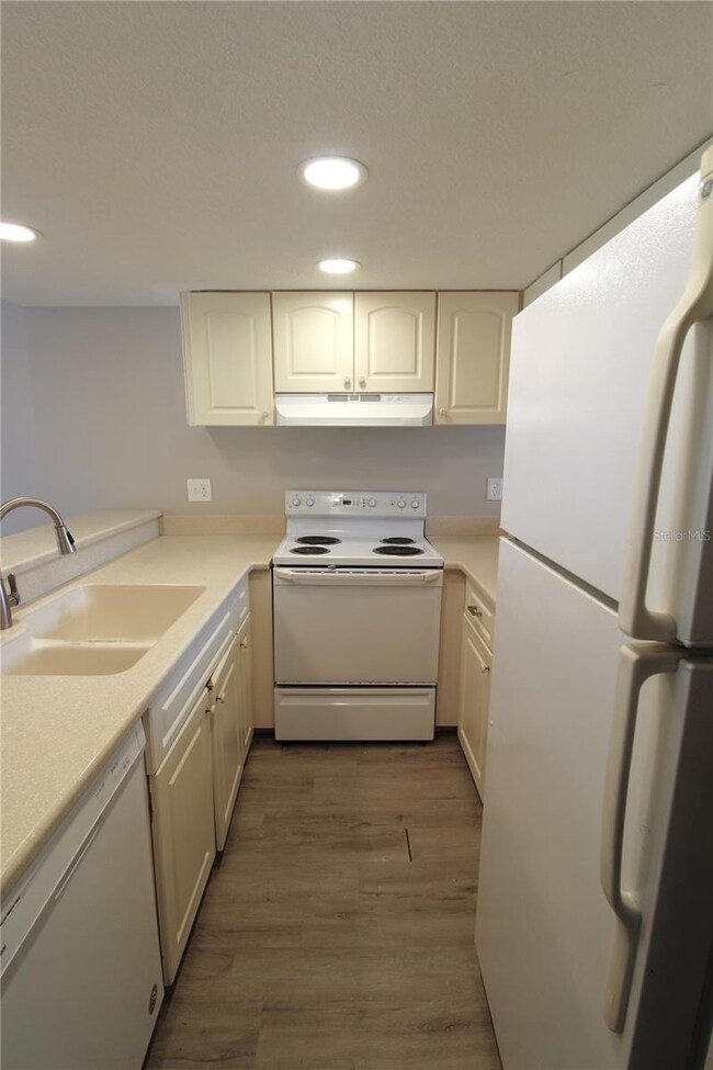 2744 Proctor Rd unit 2744, Sarasota, FL 34231 - photo 2