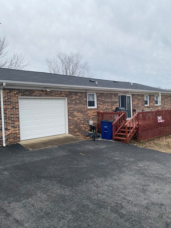 1305 Northcutt Dr, Shelbyville, TN 37160 - photo 4