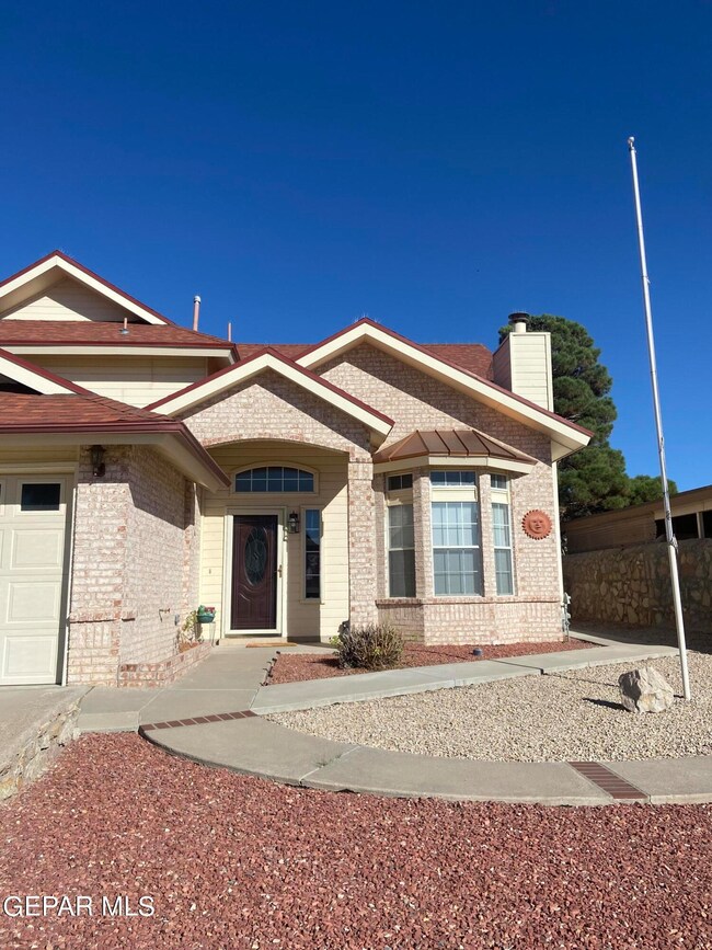 116 Lago Lindo Dr, Horizon City, TX 79928 - photo 2