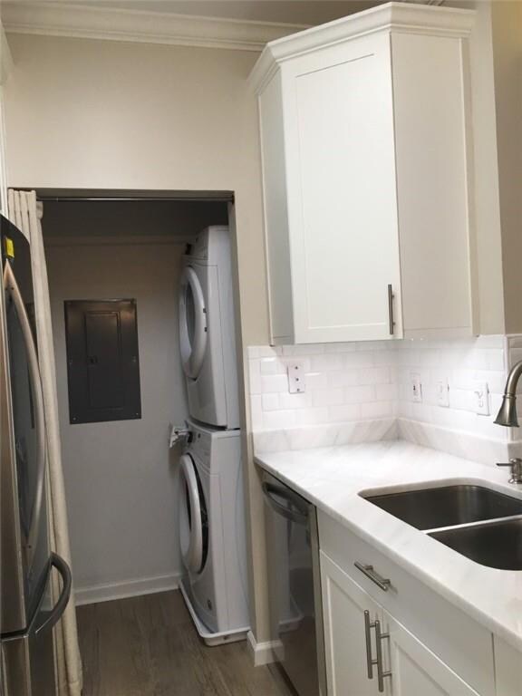 Laundry room off kitchen features fullsize stacked