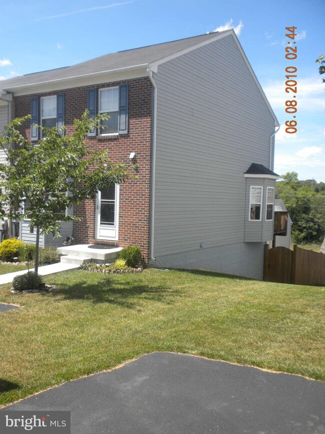 409 Hupps Hill Ct, Strasburg, VA 22657 - photo 2