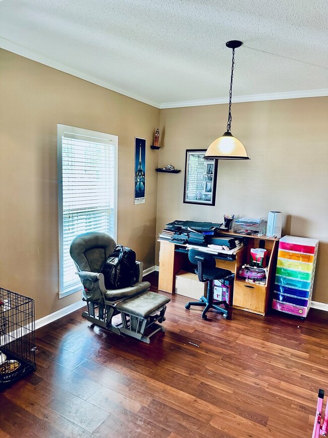 Dining/ office space