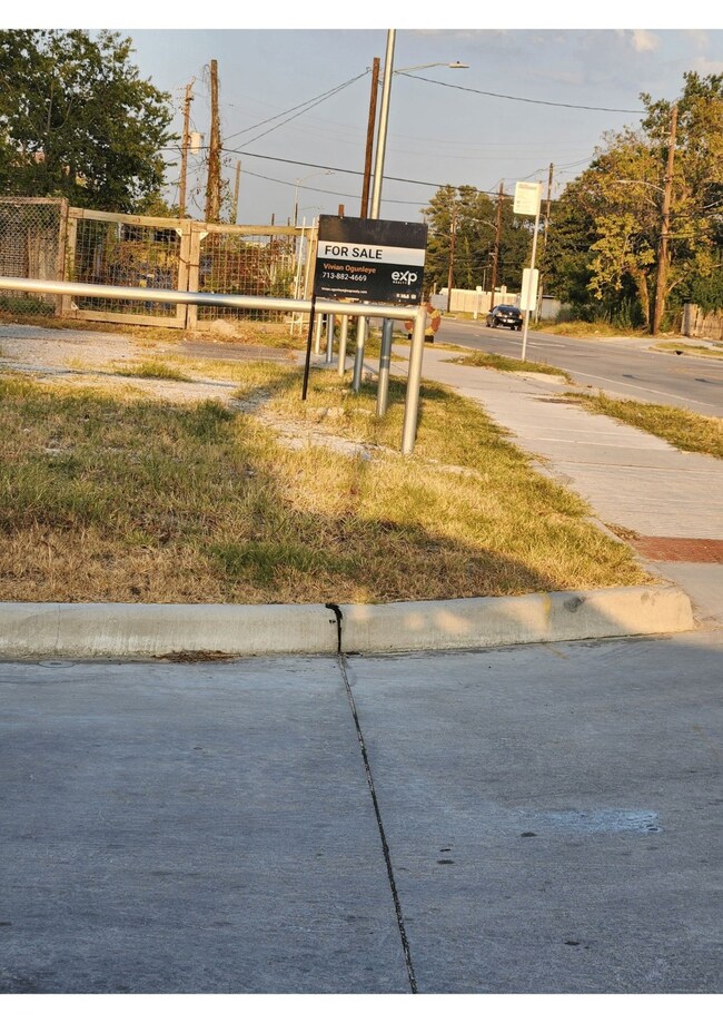 5803 Laura Koppe Rd, Houston, TX 77016 - photo 3