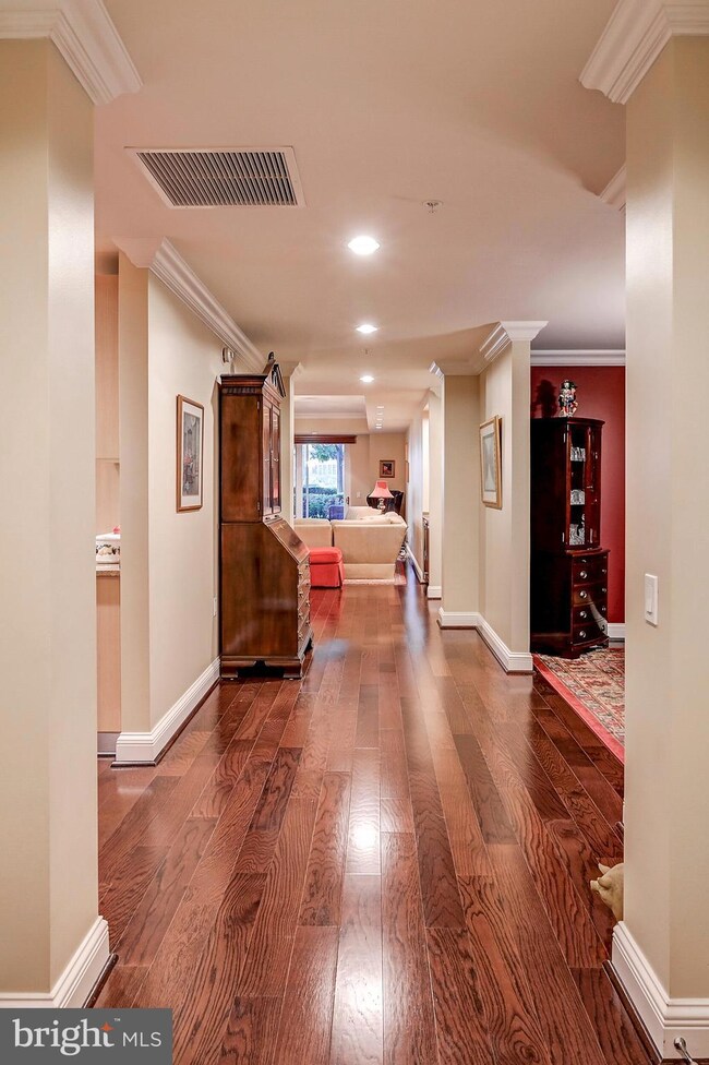 The Ritz-Carlton Residences, Baltimore, MD 21230 - photo 5