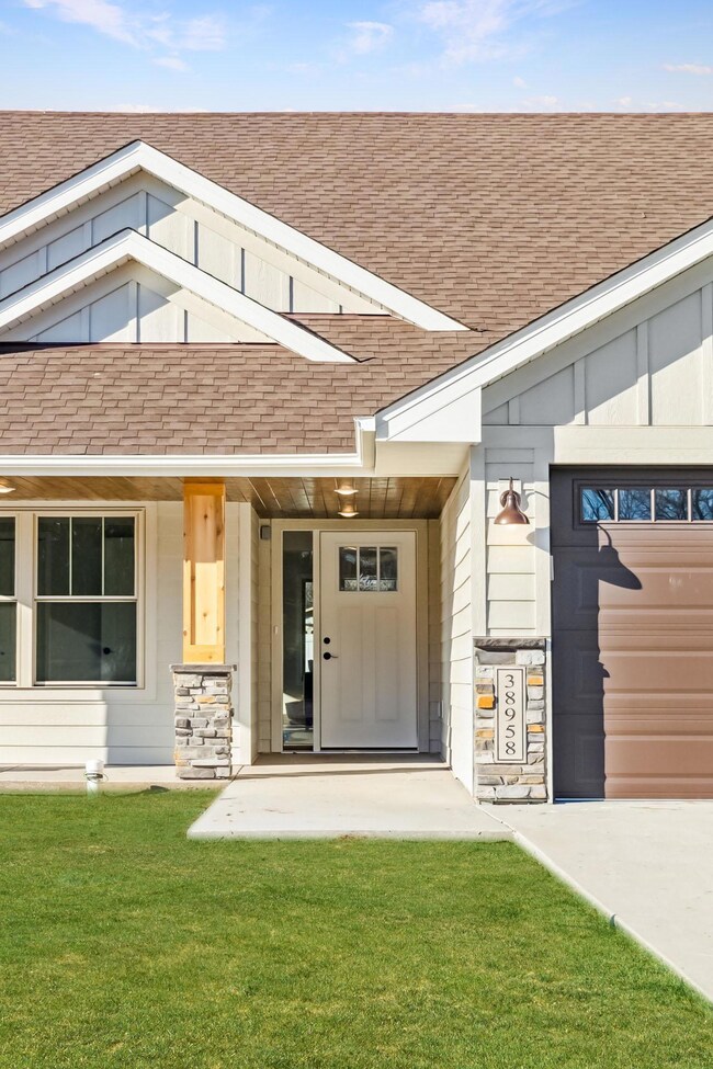 38958 Elm St, North Branch, MN 55056 - photo 4