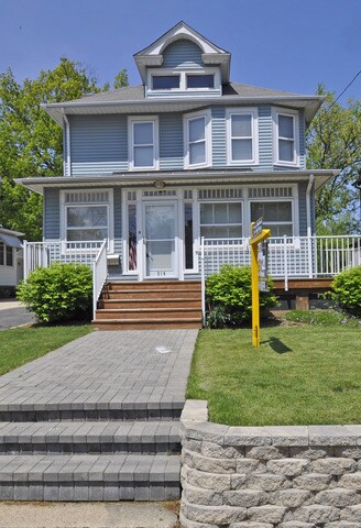 314 W Ridgeland Ave, Waukegan, IL 60085 - photo 2