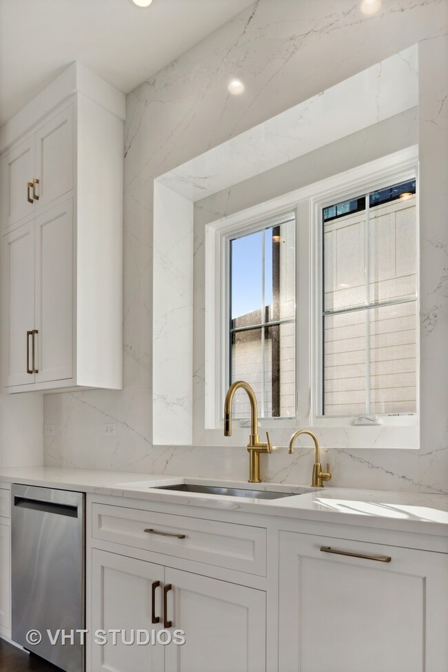 125 N Avon Rd, Elmhurst, IL 60126 - photo 7