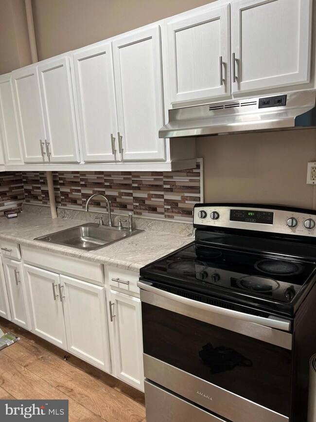 330 N Front St, Reading, PA 19601 - photo 3