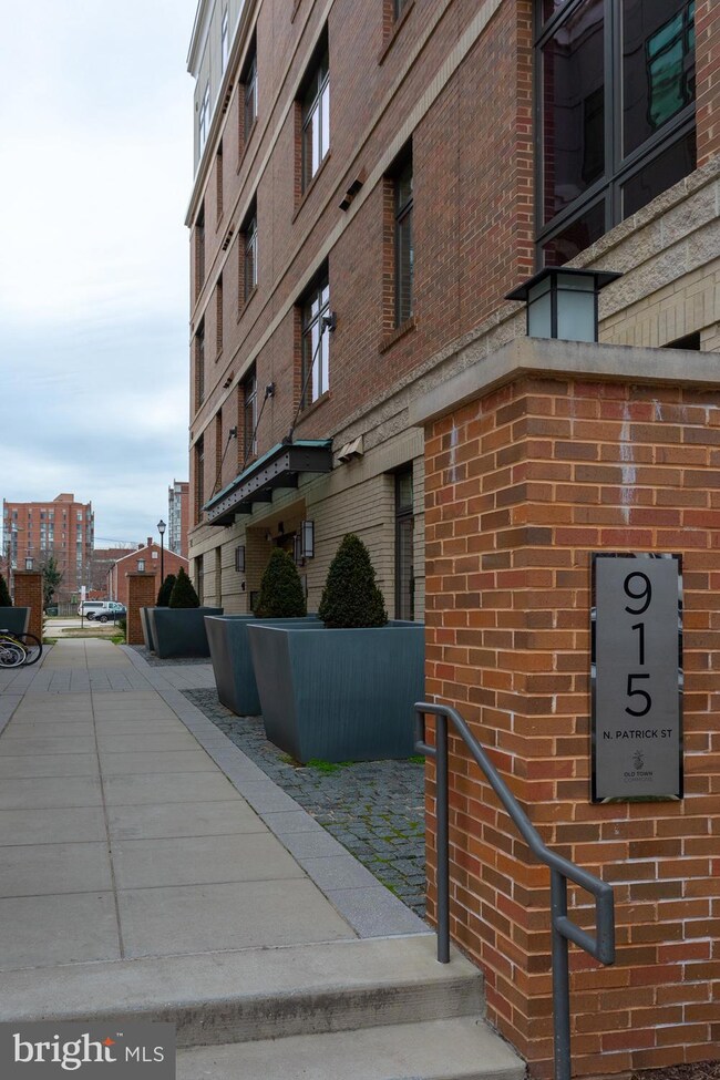 915 N Patrick St unit 306, Alexandria, VA 22314 - photo 3
