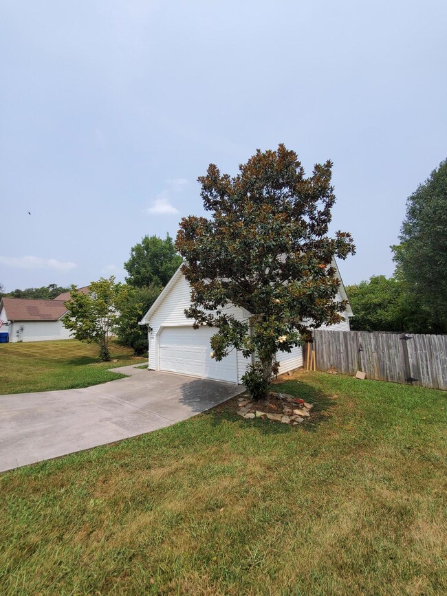 Welcome home to 7548 Applecross Rd