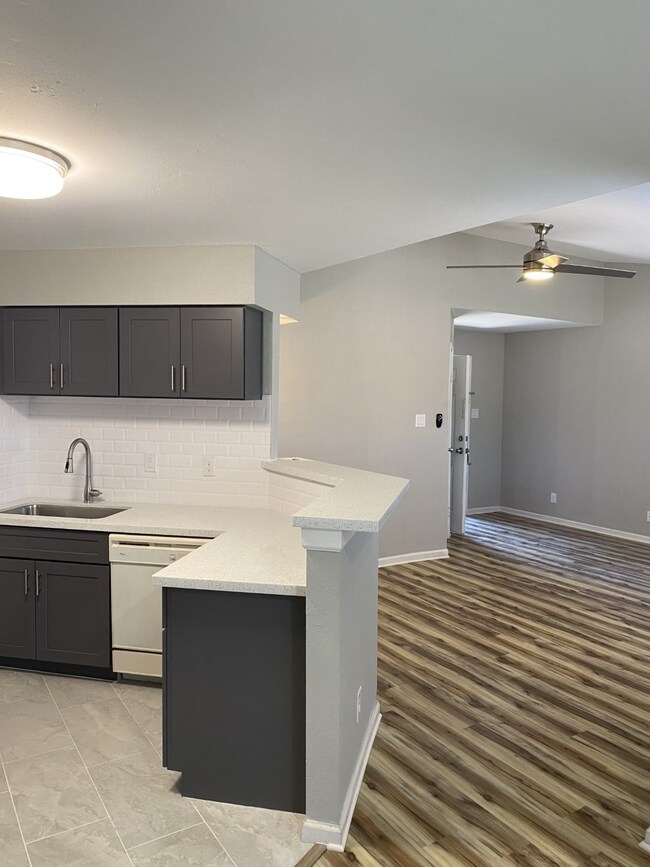 7200 T C Jester Blvd unit 4004, Houston, TX 77088 - photo 3